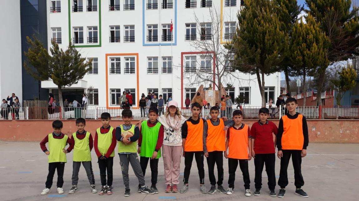 Obeziteyle mücadele etkinliği kapsamında sınıflar arası erkekler basketbol turnuvası 